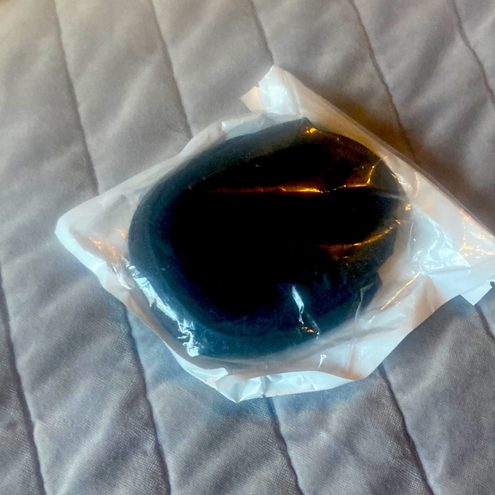 Black silicone AirPod protector for the airpod max